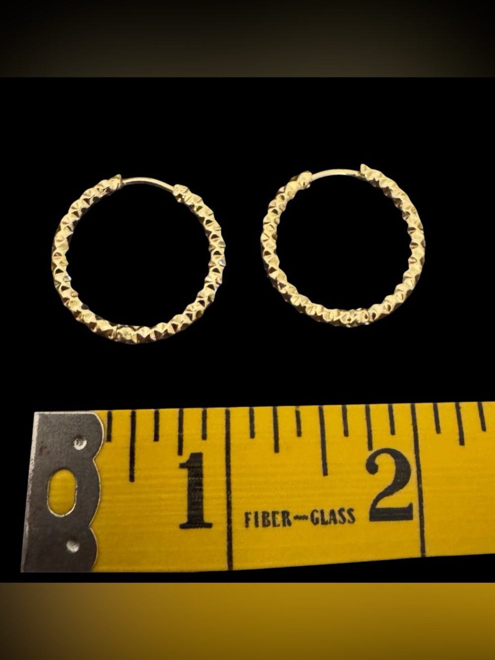 NWOT Gold Toned Textured Hoop Earrings 
Very cute for daily wear. Elegant look